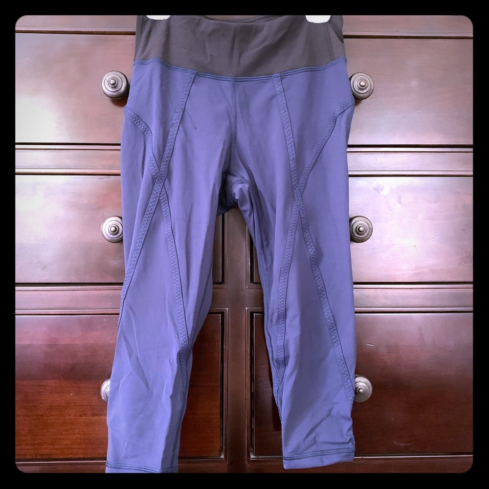 Lululemon Navy & Black Capri Leggings 4